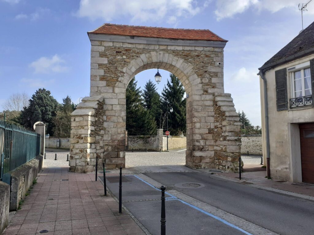 Fontenay-Trésigny (77)